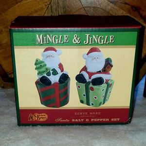 Collectable Cracker Barrel salt and pepper shakers